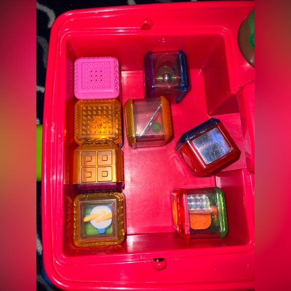 2003 Fisher Price PEEK A Blocks Activity Wagon With 8 Blocks Works Incrediblock - Picture 13 of 13